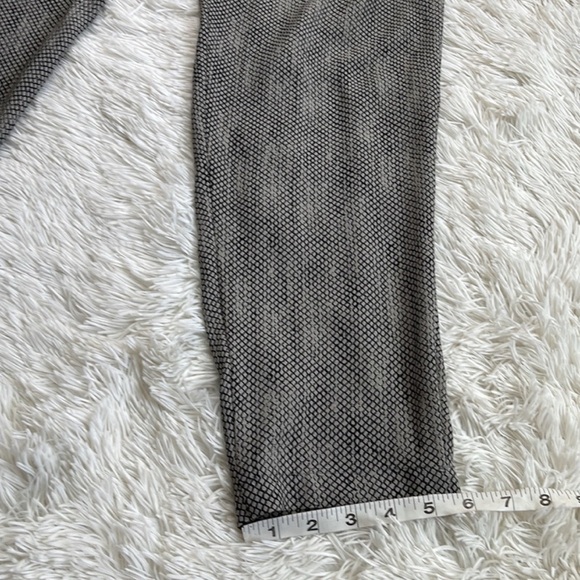 Eileen Fisher Elegant Black and cream chainette-print silk slouchy Pants - Picture 5 of 8